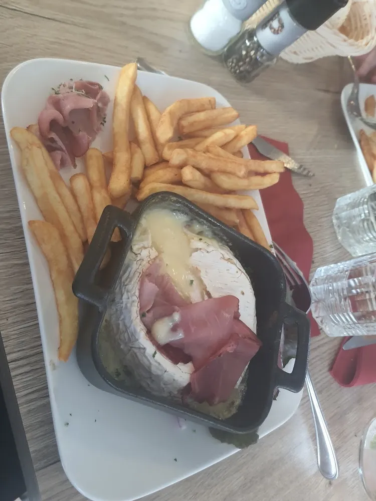 Camembert Chaud Au Jambon Cru